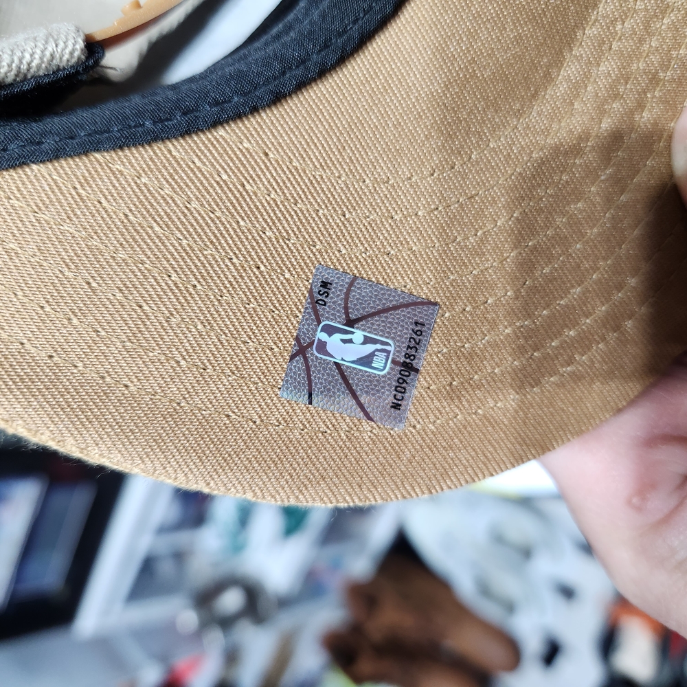 Knicks Beige and Tan Cap - Picture 4 of 9